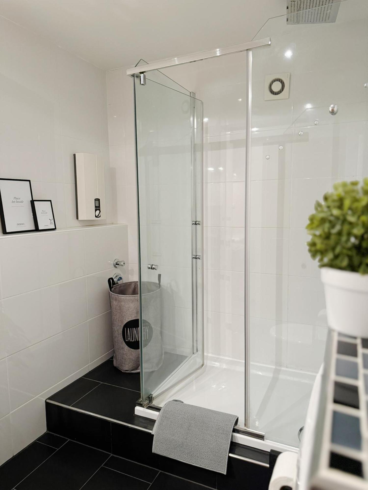 90M2 I Central I Netflix I Wifi I Free Parking I Lia Apartments Hannover Buitenkant foto